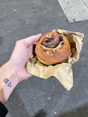 Blueberry Cinnamon Roll 6.- at Gives a Fork in Geneva