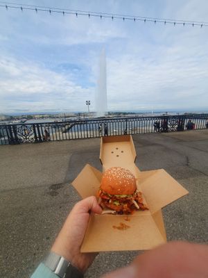 A burger, take-away at Gives a Fork in Geneva