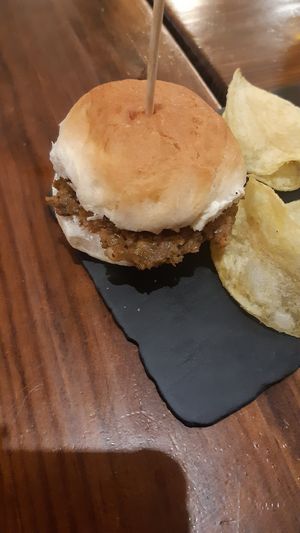 Vegan burger at El bar de Nino in Granada