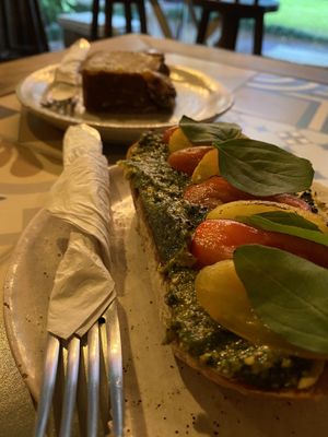 Vegan toast with pesto and apple cake at Currys Coffee & Tea in Blumenau