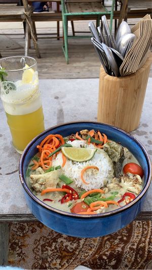 green curry  at Pele Surf Shack in Hook Of Holland