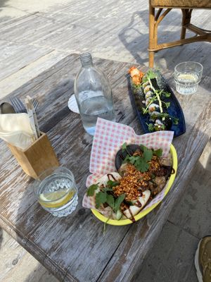 Bao Buns en Korean Roll at Pele Surf Shack in Hook Of Holland