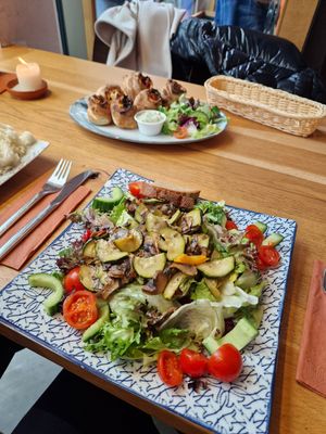 Salad and Pizza Rolls at Urban Kitchen in Heidelberg