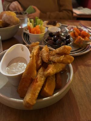 Patata dolce ed hummus at O Gambuzino in Lisbon