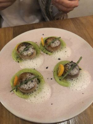 king oyster scallops  at O Gambuzino in Lisbon