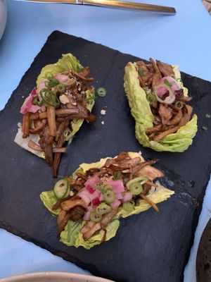 Alface com cogumelos  at O Gambuzino in Lisbon