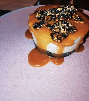 Cheesecake caramelo salgado at O Gambuzino in Lisbon