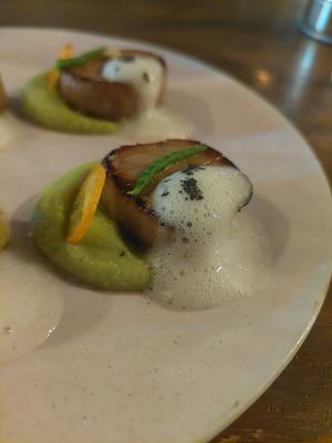 lemon foam, pea pureé & kumquat 😍 at O Gambuzino in Lisbon