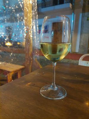 vinho verde at O Gambuzino in Lisbon
