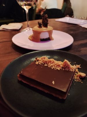 Sneacky slice and cheesecake at O Gambuzino in Lisbon