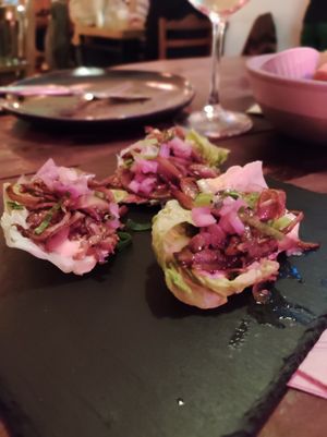 Tacos de alface at O Gambuzino in Lisbon