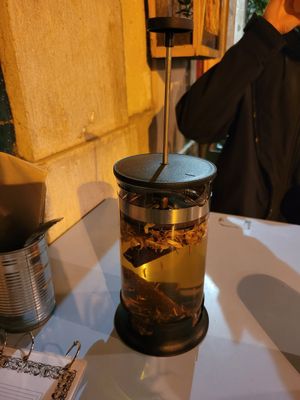 Orange blossom and cinnamon large tea at O Gambuzino in Lisbon