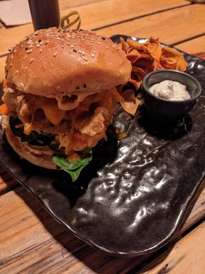 Burger de pleurotes au kimchi at O Gambuzino in Lisbon