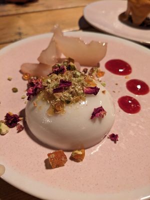 Panacotta eau de rose, poires et fraises at O Gambuzino in Lisbon