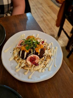 Falafel starter at O Gambuzino in Lisbon
