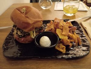 Burger da semana (tofu) at O Gambuzino in Lisbon