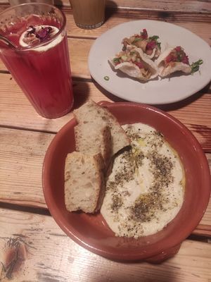 Hummus at O Gambuzino in Lisbon