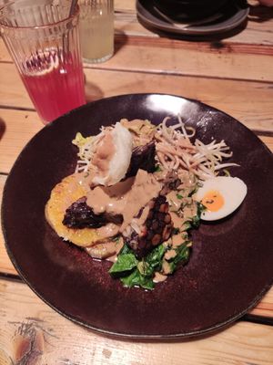 Gado Gado with peanut sauce at O Gambuzino in Lisbon