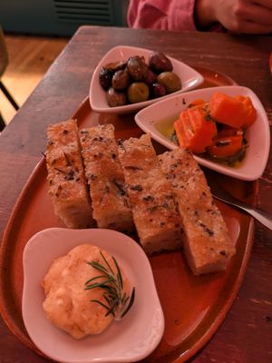 Entrée mix at O Gambuzino in Lisbon