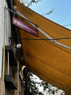 Sign outside  at O Gambuzino in Lisbon