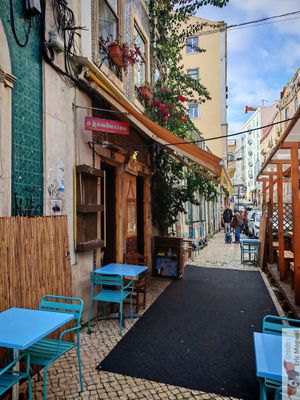 Facade at O Gambuzino in Lisbon