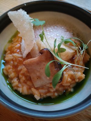 Oyster mushroom on sea rice at O Gambuzino in Lisbon
