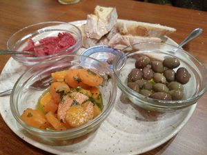 Delicious starters at O Gambuzino in Lisbon