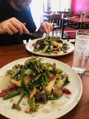 Savoury Crumpets, vegan at O Gambuzino in Lisbon
