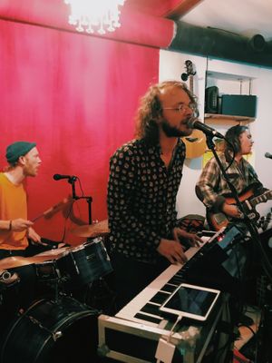 Gig night at O Gambuzino in Lisbon