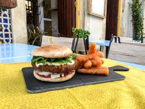 Portobello Burger with sweet potato tempura (goats or vegan cheese, vegan aioli) at O Gambuzino in Lisbon