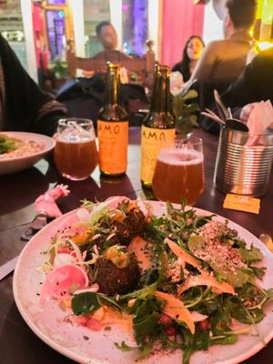 Ta'ameya (egyptian falafels) and local craft beer at O Gambuzino in Lisbon