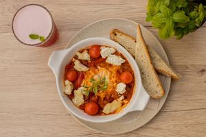 Shakshuka & Spritzer at O Gambuzino in Lisbon