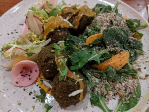 Falafel plate at O Gambuzino in Lisbon