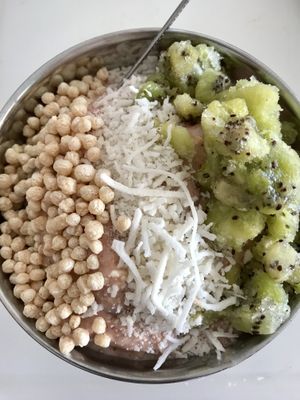 Smoothie Bowl de kiwi 🥝🥝🥝 at Waicura in Loreto