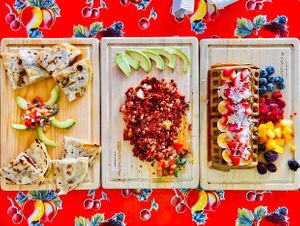 Vegan Welcome To Mexico 🇲🇽 🌱 🙏🏼 😍
Quesadillas 🧀 🔥 
Scrambled Tofu with Chorizo 🔥 
Rainbow Waffles 🧇 🌈 🍯  at Waicura in Loreto