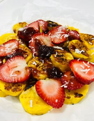 Plátanos fritos 🍌 🔥 
Fried plantain 🔥 🍌  at Waicura in Loreto