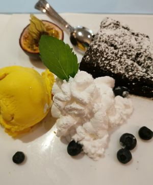 Brownie mit Mango-Eis und veganer Schlagsahne at Schröders at Kurhaus am Inselsee in Guestrow