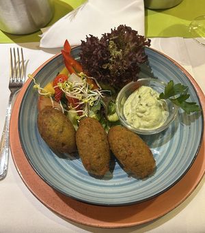 Hausgemachte Falafel mit Bärlauch-Aioli  at Schröders at Kurhaus am Inselsee in Guestrow