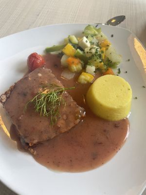Sommerlicher Braten aus Hülsenfrüchten und Nüssen  at Holzschuh's Schwarzwaldhotel in Baiersbronn