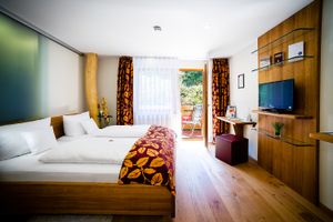 Double room "BIO"
suitable for allergy sufferers, made of full oak, walk-in rain shower, heated floor at Holzschuh's Schwarzwaldhotel in Baiersbronn