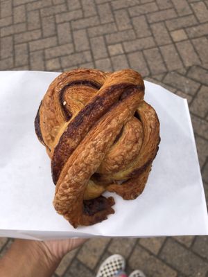 cinnamon bun  at Koek en brood in Genk
