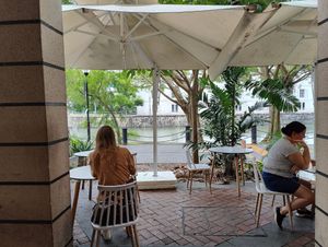 Alfresco dining overlooking the River at Carrotsticks & Cravings - Robertson Quay in Central Singapore