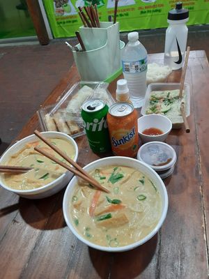 Laksa Noodle soup, green curry, rice paper rolls and spring rolls at Pho Street in Cairns