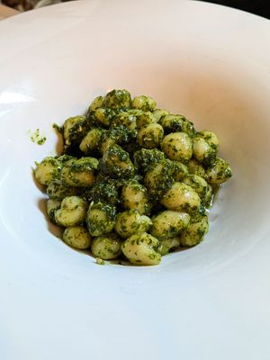 Gnocchi al pesto at La Luna nel Pozzo in Lerici