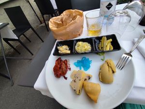 Aperitivo vegan at La Luna nel Pozzo in Lerici