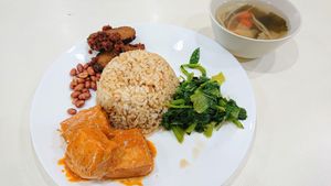 nasi lemak with soup at Create Healthy Lifestyle 創意素食 in Central Singapore