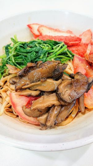 mushroom char siew dry noodles at Create Healthy Lifestyle 創意素食 in Central Singapore
