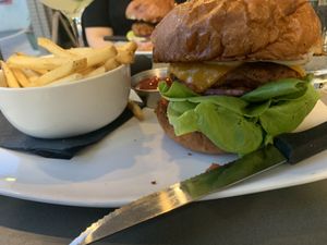 Rüt burger and fries at Rüt in Spokane