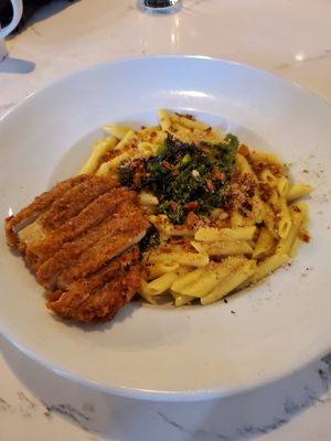 Truffle mac with crispy-not-chicken at Rüt in Spokane