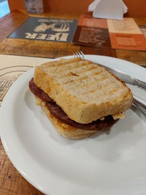 Lanche de pastrame, 100% vegano! at Hera Veggie in Sao Paulo